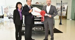 “ISUZU MU-X” สุดยอดยนตรกรรมหรู ที่ “กีกี้ – ศักดิ์ นานา” เลือกใช้