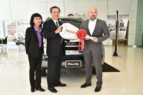 “ISUZU MU-X” สุดยอดยนตรกรรมหรู ที่ “กีกี้ – ศักดิ์ นานา” เลือกใช้