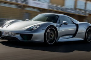 Porsche จัดทริปกว่า 1,000 กิโลเมตรของรถแบบ 918 Hybrid ฉลองครบรอบ FB กว่า 10 ล้านไลค์!!!!