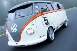เปิดตัวรถ "VW T1 Race Taxi" ทรงพลัง 530PS จากเครื่องยนต์ของ Porsche 993