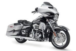 HARLEY-DAVIDSON CVO Street Glide ตัวจริงเรื่องช็อปเปอร์ 200 กม./ชม.!!