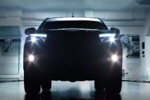 มาแว้ว! TEASER TOYOTA HILUX REVO ใหม่ เปิดตัว 22 พ.ค. 58