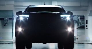 มาแว้ว! TEASER TOYOTA HILUX REVO ใหม่ เปิดตัว 22 พ.ค. 58