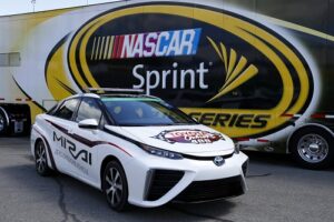 คันแรก! เผยรถแบบ 2016 Toyota Mirai เป็นรถไฮโดรเจนตัวแรกที่ได้ลงสนาม NASCAR