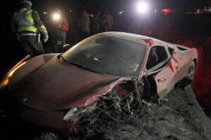 อาตูโร่ วิดัลนักบอลชื่อดังเมาแล้วขับรถ Ferrari 458 พังยับเยิน