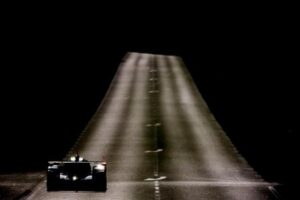 การแข่งขันที่มีขีดจำกัด Porsche 919 Hybrid 3 คัน บนสนามแข่ง Le Mans