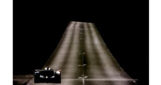 การแข่งขันที่มีขีดจำกัด Porsche 919 Hybrid 3 คัน บนสนามแข่ง Le Mans