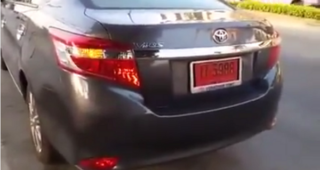 แชร์สนั่น!! สาวเดือดถ่ายคลิปประจานรถ Vios ป้ายแดง ซื้อมาได้แค่ 2 เดือน ไฟช็อตทั้งคัน! (ชมคลิป)