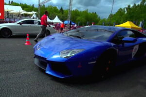 ชมศึกใหญ่ "Mercedes CLS 63 AMG" ปะทะ "Lamborghini Aventador"