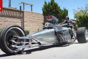 ดีไซเนอร์นิรนามออกแบบ "Rocket II Trike" รถแหวกแนวกำลังกว่า 1,000 แรงม้า!!!