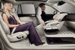 Volvo เผยเทคโนโลยีเบาะพิเศษสำหรับเด็กสำหรับรถแบบ "XC90" เป็นรุ่นแรก