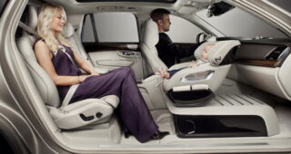 Volvo เผยเทคโนโลยีเบาะพิเศษสำหรับเด็กสำหรับรถแบบ "XC90" เป็นรุ่นแรก