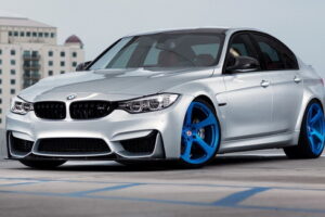 เปิดตัวรถสปอร์ต "F30 BMW M3" ภายใต้ล้อแม็กซ์สีฟ้า Frozen Blue สุดสวยงาม