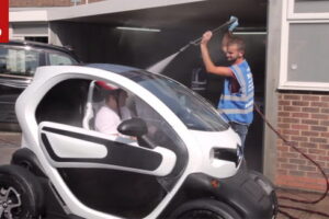 อย่างชิว! ชมคลิปรีวิวการใช้งาน "Renault Twizy" ขนาดเล็กสุดประหยัด