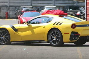 เผยภาพถ่ายรถสปอร์ตแบบ Ferrari F12 GTO / Speciale บนถนนจริง
