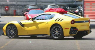 เผยภาพถ่ายรถสปอร์ตแบบ Ferrari F12 GTO / Speciale บนถนนจริง