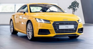 Audi โชว์ตัวโฉมแต่งแบบ "Vegas Yellow TTS" ในโชว์รูมแล้ว