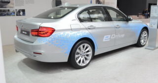BMW เปิดตัวสเป๊คของ "330e Plug-In Hybrid" ใหม่ล่าสุด