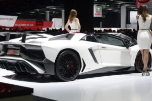 พร้อมท้าชน! Lamborghini เปิดตัว "Aventador SV Roadster" รุ่นพิเศษ