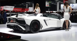 พร้อมท้าชน! Lamborghini เปิดตัว "Aventador SV Roadster" รุ่นพิเศษ