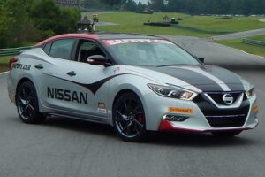เปิดตัวรถเซฟตี้คาร์ใหม่แบบ "2016 Nissan Maxima" ในหลากหลายรายการ