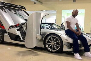คนมันรวย! พี่ฟลอยด์โชว์รถสปอร์ต "Koenigsegg CCXR Trevita" ราคากว่า 4.8 ล้านดอลล่าร์สหรัฐ
