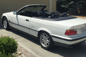 เปิดประมูล "BMW 3-Series" โฉมเปิดประทุนของ Steve Jobs