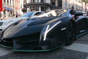 พบภาพถ่าย "Lamborghini Veneno" สุดสปอร์ตในย่านไฮโซ