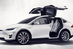 เปิดตัว "Tesla Model X" พลังงานไฮเทคเริ่มต้นที่ 132,000 ดอลล่าร์