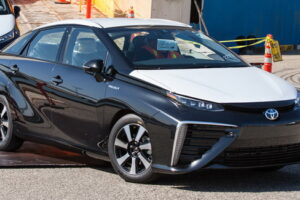 ขายดี! Toyota เผยยอดขายรถแบบ "2016 Mirai" มากถึง 1,900 คันในสองเดือน