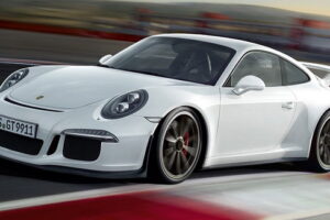 Porsche เปิดตัวโฉม Retro ย้อนยุคสำหรับรถสปอร์ตแบบ 911 R GT3