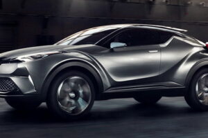 Toyota เปิดตัว C-HR ในชื่อใหม่อย่าง "Auris Cross"
