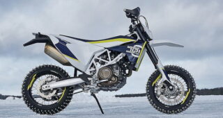 HUSQVARNA 701 Supermoto Ice Racing เกาะจิก ขวิดตะลุยหิมะ...!!