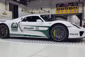 รวยเกิ๊น! ตำรวจดูไบบรรจุ "Porsche 918 Spyder" เข้ากรมอีกหนึ่งคัน