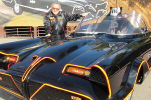 George Barris, ตำนานนักออกแบบรถ Batmobile เสียชีวิตแล้วในวัย 89 ปี