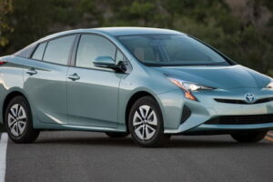 เปิดสเป็คพร้อมราคาแบบละเอียดของ "2016 Toyota Prius" เริ่มที่ 24,200 ดอลล่าร์