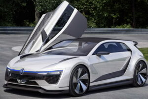 อย่างสวย! เปิดตัวคอนเซ็ปต์ "VW Golf GTE Sport Concept" แล้วในงานอย่าง LA