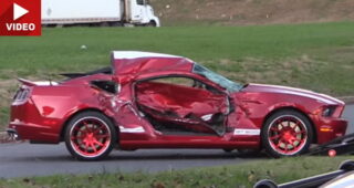 พลาดเลย! นักขับชื่อดังดริฟฟ์พลาดพุ่งชนกระบะรถพังยับเยิน