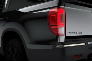 Honda เปิดตัวภาพ Teaser รถกระบะ “2017 Ridgeline”