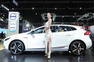 Volvo เผยโฉม V40 T5 R-Limited พร้อมจัดโปรโมชั่นใหญ่ส่งท้ายปี
