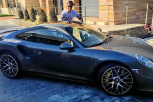 รวยซะอย่าง! โรนัลโด้โชว์รวยควักกระเป๋าออกรถสปอร์ต "Porsche 911 Turbo S" รุ่นล่าสุด