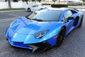 Lamborghini Aventador SV สีฟ้าสดใสถูกนำมาขายในราคาเกือบ 6 แสนเหรียญ