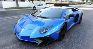 Lamborghini Aventador SV สีฟ้าสดใสถูกนำมาขายในราคาเกือบ 6 แสนเหรียญ