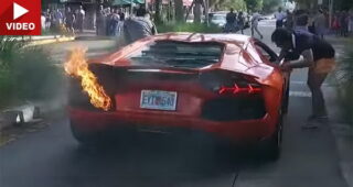 รถสปอร์ตแบบ "Lamborghini Aventador" เกิดเพลิงลุกไหม้เสียหายอีกแล้ว
