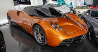 เปิดตัวรถสปอร์ตแบบ "Pagani Huayra" สีส้มสดสำหรับขายแล้ว