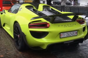 พบรถสปอร์ต "Porsche 918 Spyder" สุดแจ่มในโทนเขียวเร้าใจ!!!