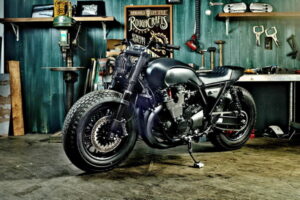 YAMAHA XJR 1300 Custom "bigfoot"
