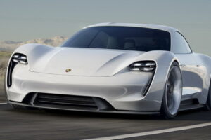 Porsche เปิดตัวแนวคิดพลังงานรถไฟฟ้าเต็มรูปแบบ "911 Mission E"
