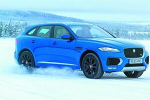 หาดูยาก! น้ามูโดดทดสอบรถ "Jaguar F-PACE S" ท่ามกลางอากาศติดลบ 30 องศา