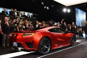 เปิดประมูลสปอร์ตสุดแรงแบบ 2017 Acura NSX ในราคากว่า 1.2 ล้านดอลล่าร์